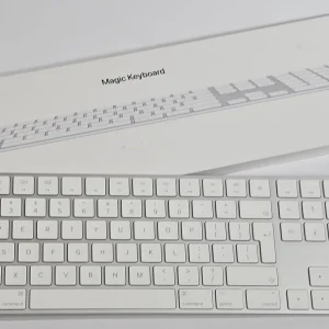 Apple Magic Keyboard – QWERTY – Aluminium | Retourdeal